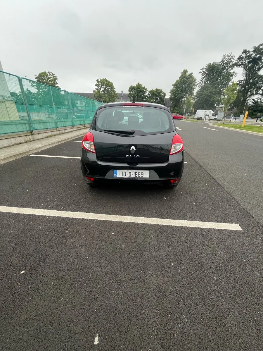 Black 2010 Renault Clio - Image 4