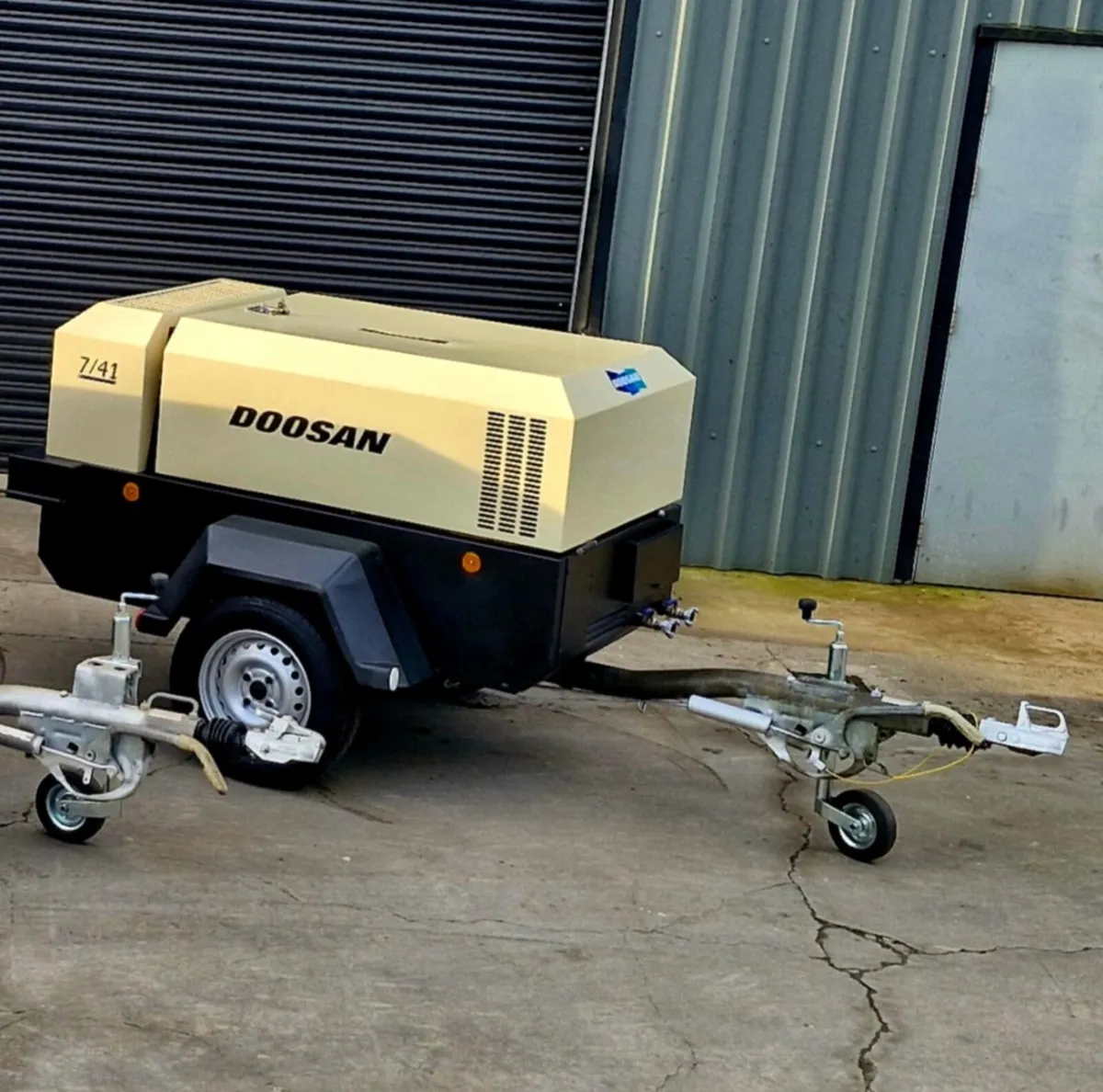 DOOSAN 7/41 COMPRESSOR *NO VAT* - Image 1