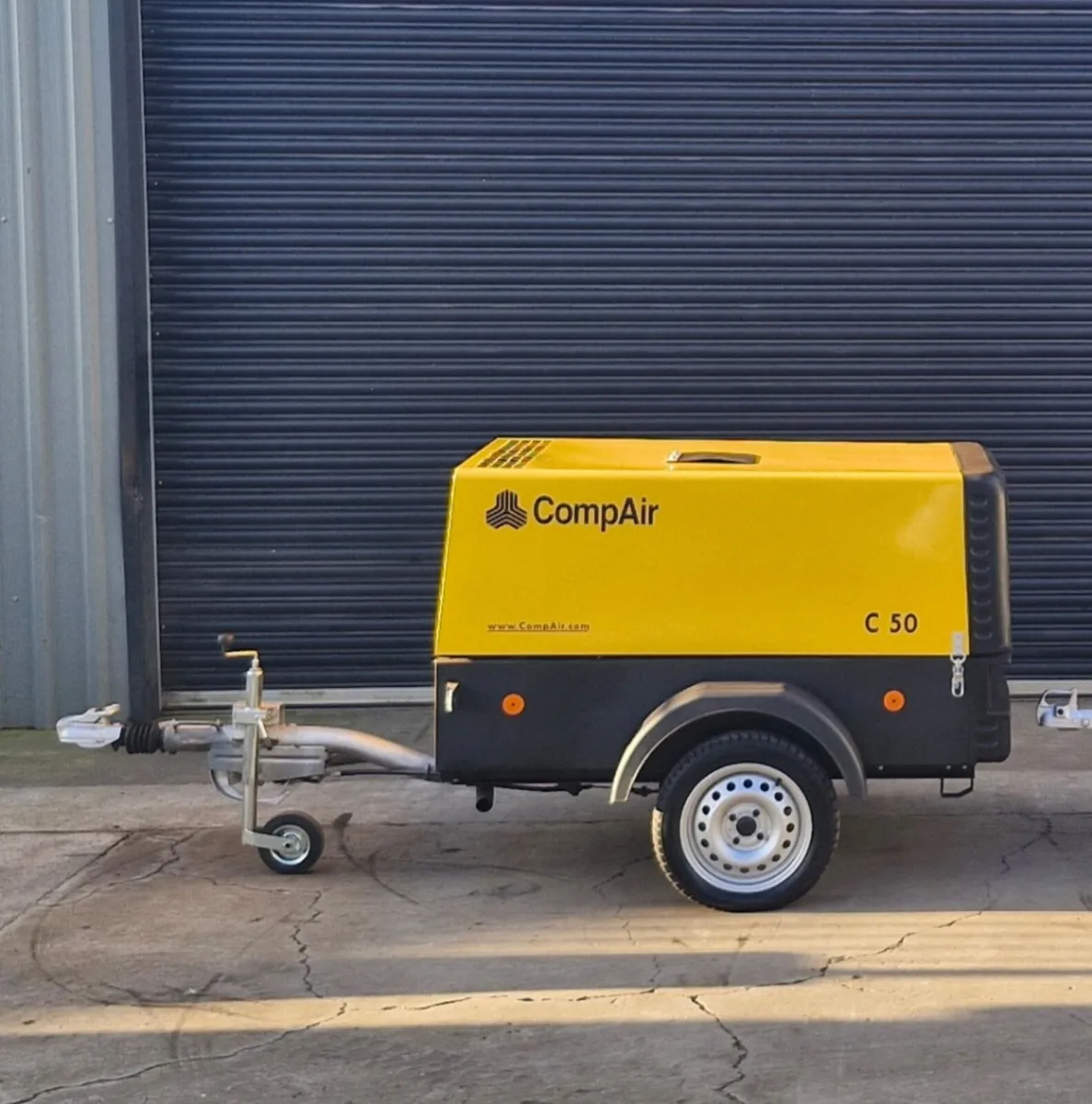 COMPAIR C50 ROAD COMPRESSOR * NO VAT* - Image 2