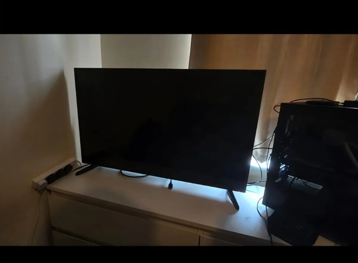 TV, King size bed base, 6 drawer press - Image 1