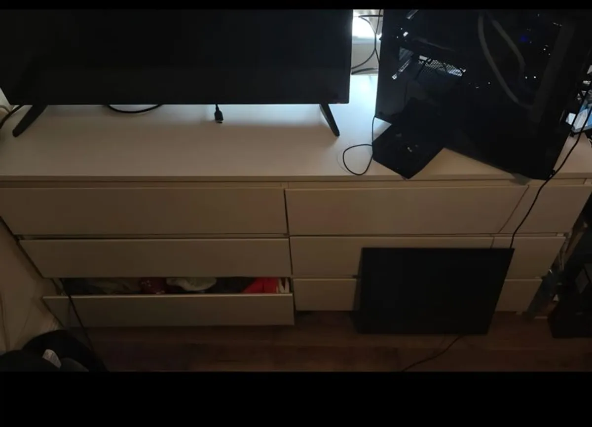TV, King size bed base, 6 drawer press - Image 3