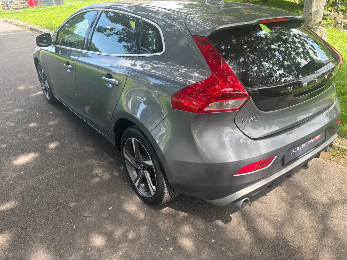 Volvo V40 R-Design Diesel with low mileage - Image 2