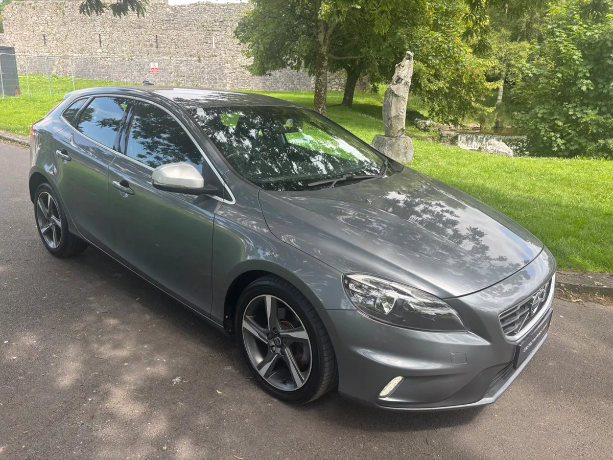 Volvo V40 R-Design Diesel with low mileage - Image 1