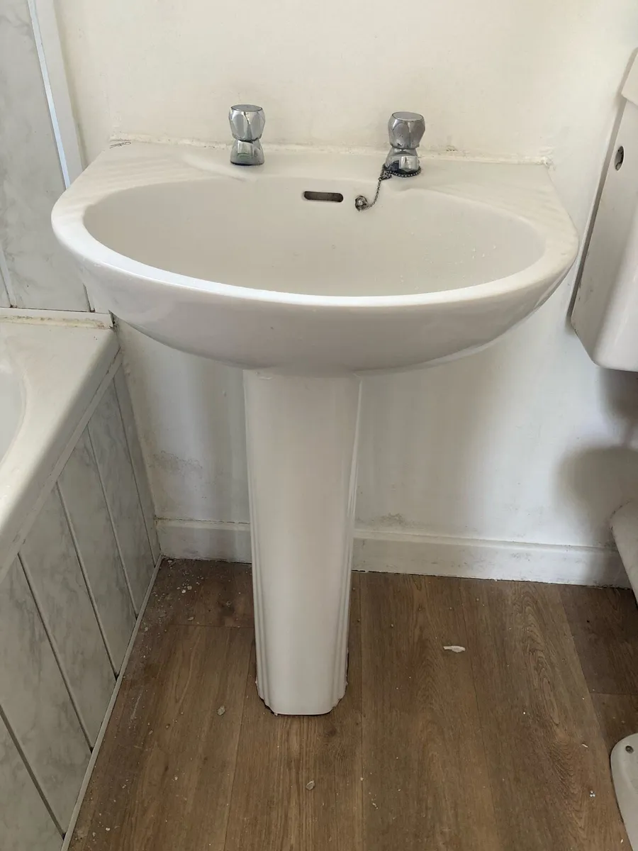 Wash hand basin on pedestal - Image 1