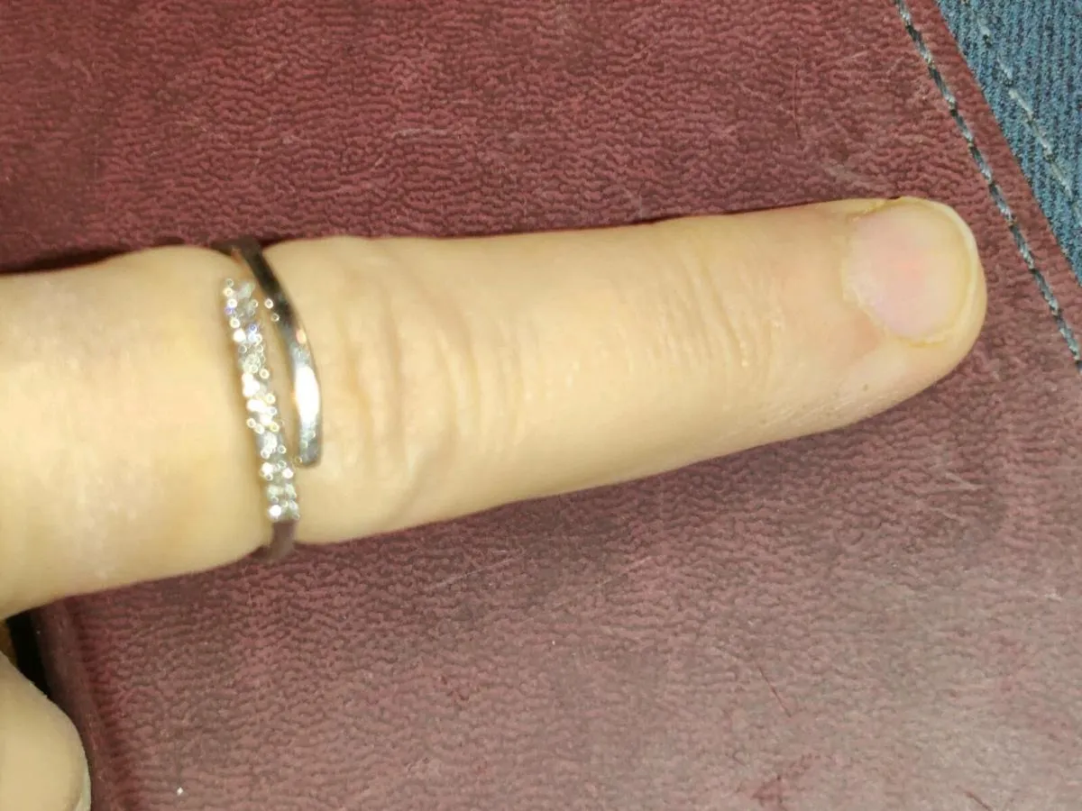 CROSSOVER DIAMOND, 14CT White Gold Ring & Cert ! - Image 4