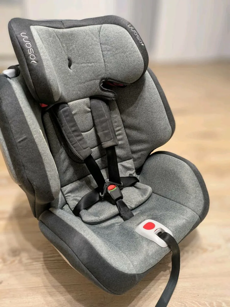 Car seat -booster - Image 1