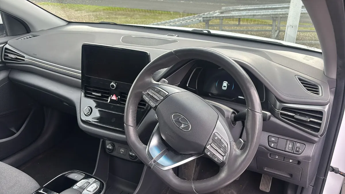 Hyundai IONIQ  100kW Premium 38kWh 5dr Auto 2022 - Image 4
