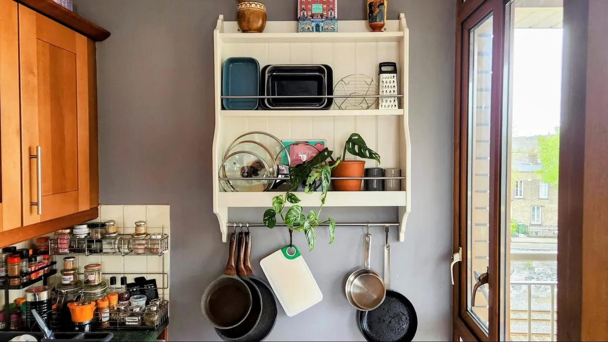 IKEA TORNVIKEN Plate Shelf with Hangbar for Pots - Image 1