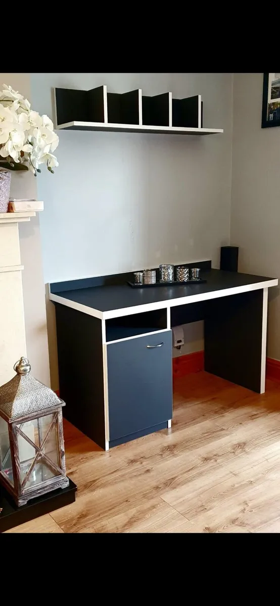 Study desk - Image 1