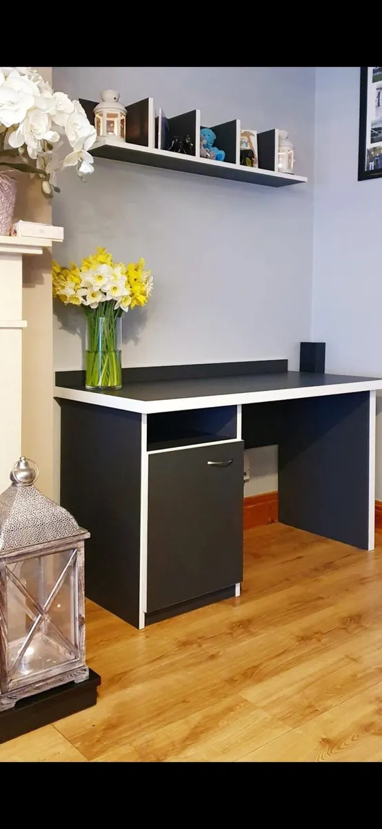 Study desk - Image 2