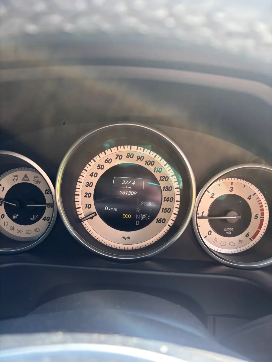 Mercedes-Benz E-Class 2014 - Image 2