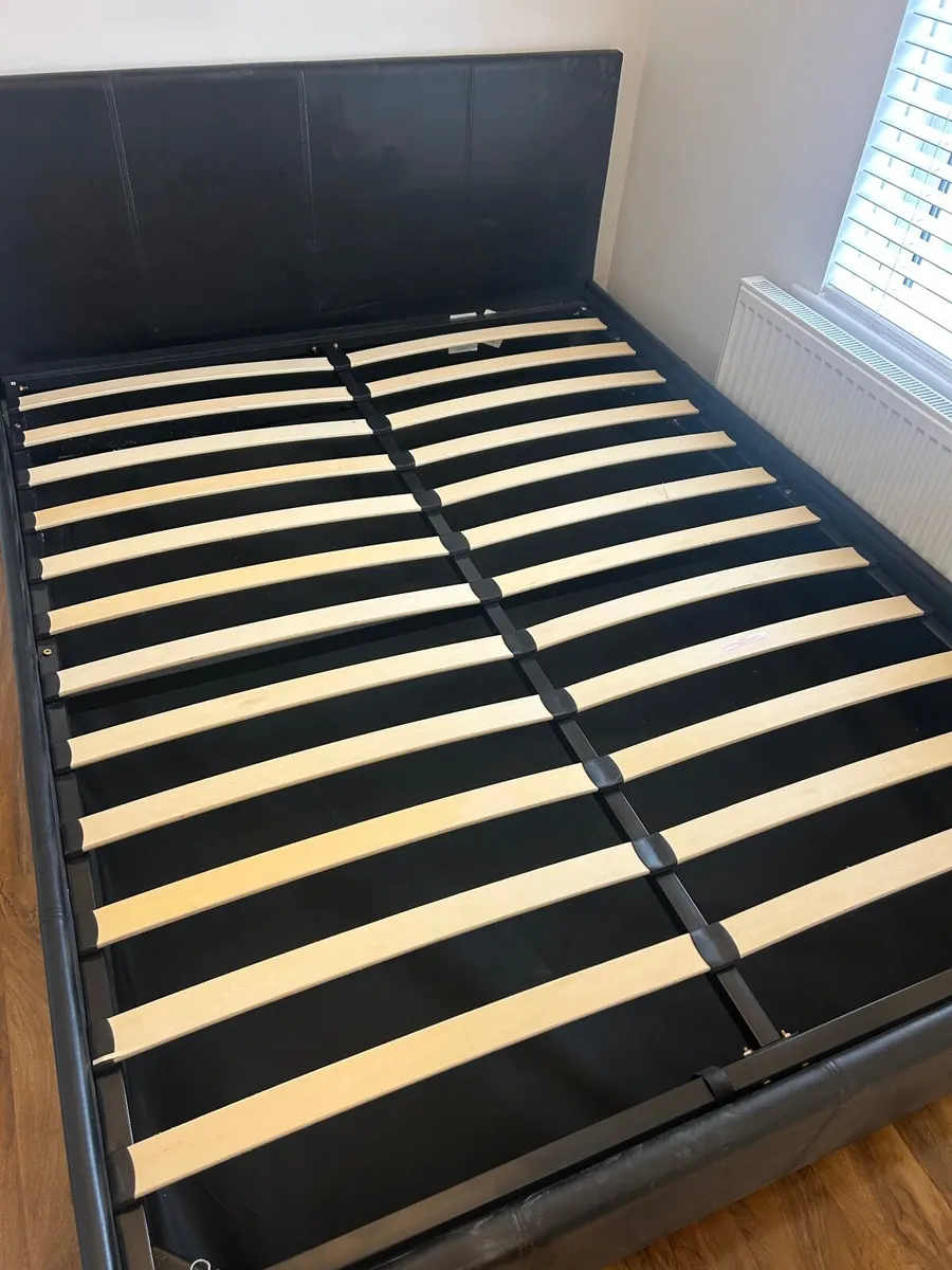 King sized ottoman bed and nearly new mattress - Image 3