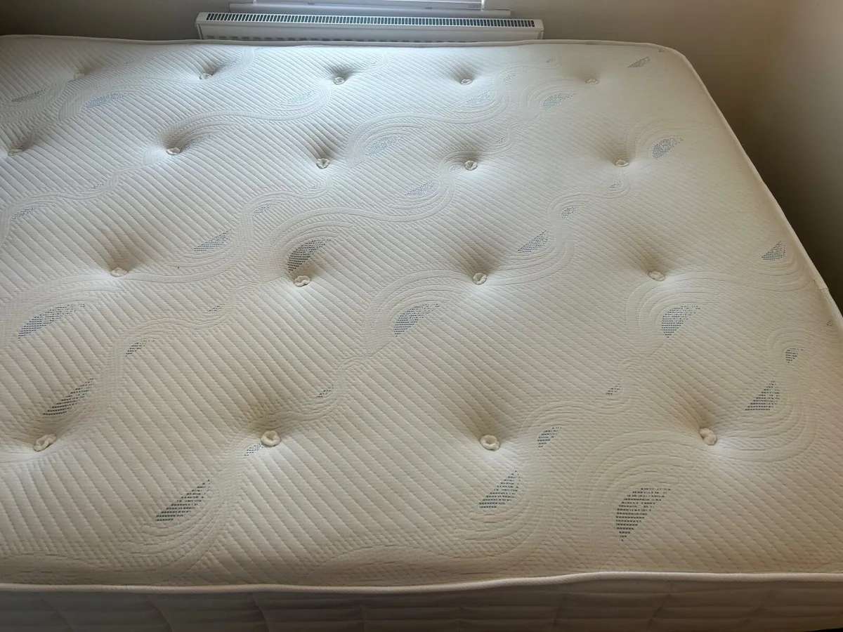 King sized ottoman bed and nearly new mattress - Image 4