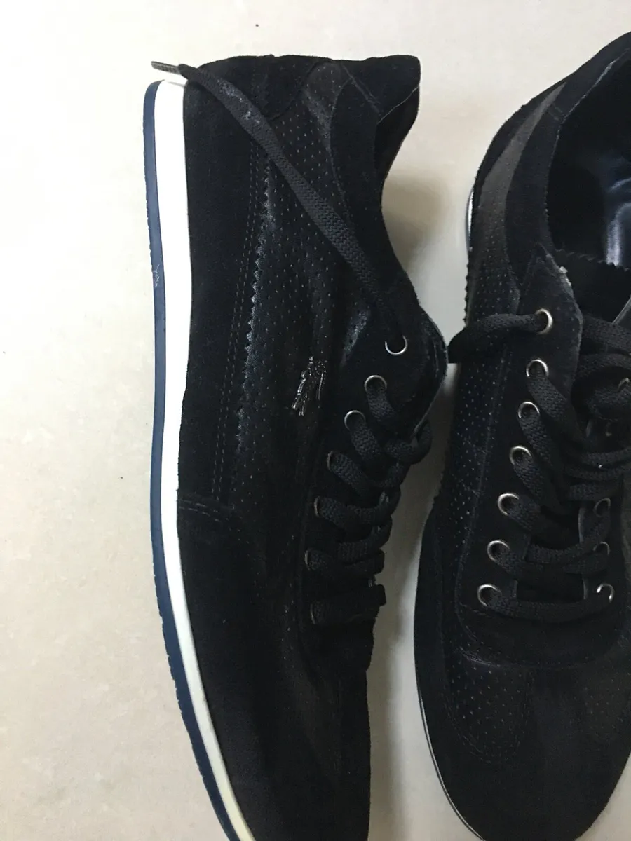 Lacoste Trainers size 7 - Image 2