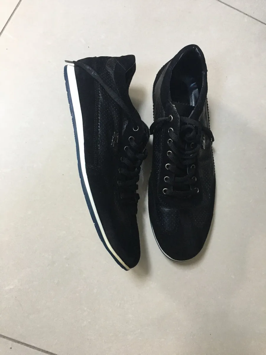 Lacoste Trainers size 7 - Image 4