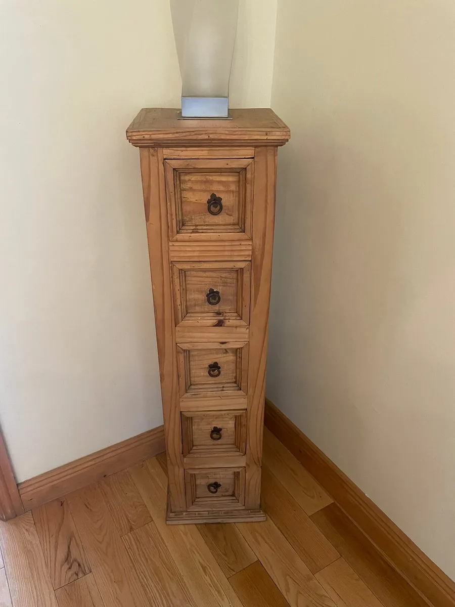 Chest of drawers