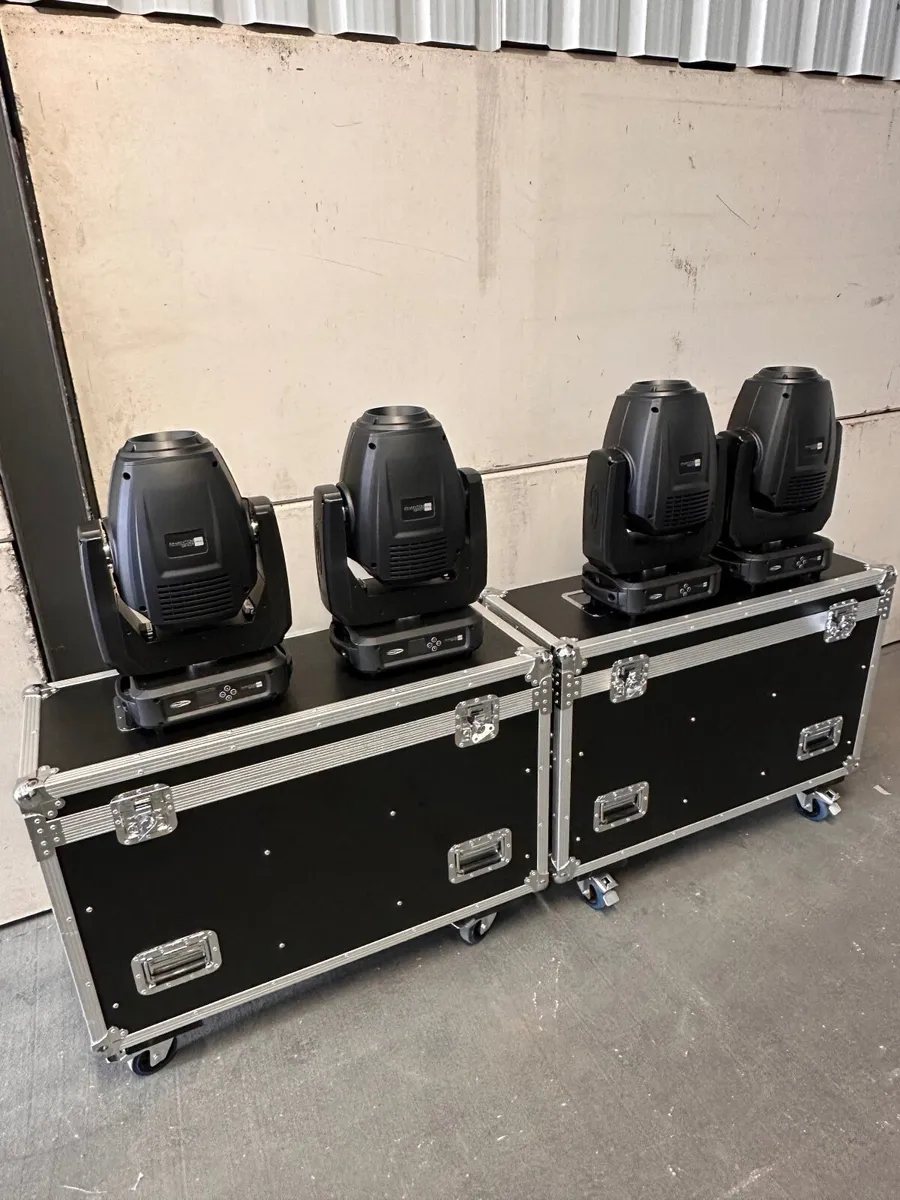 Showtec Phantom 250 Spot - Image 1