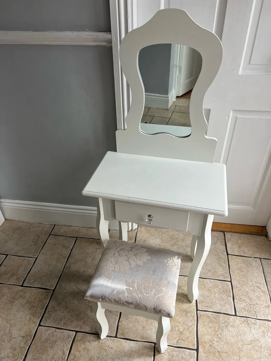 Child’s dressing table - Image 2