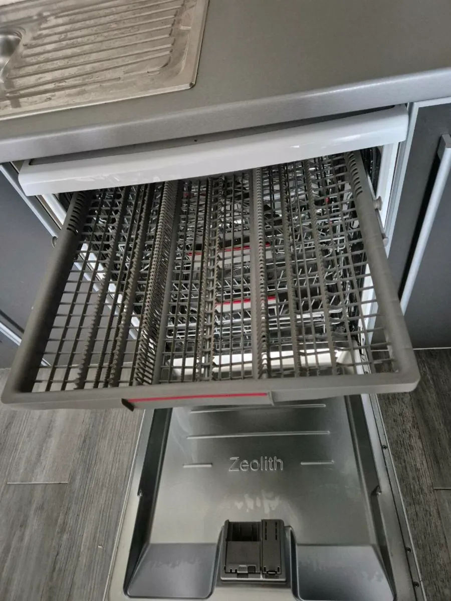 Bosch series 6 dishwasher - Image 1