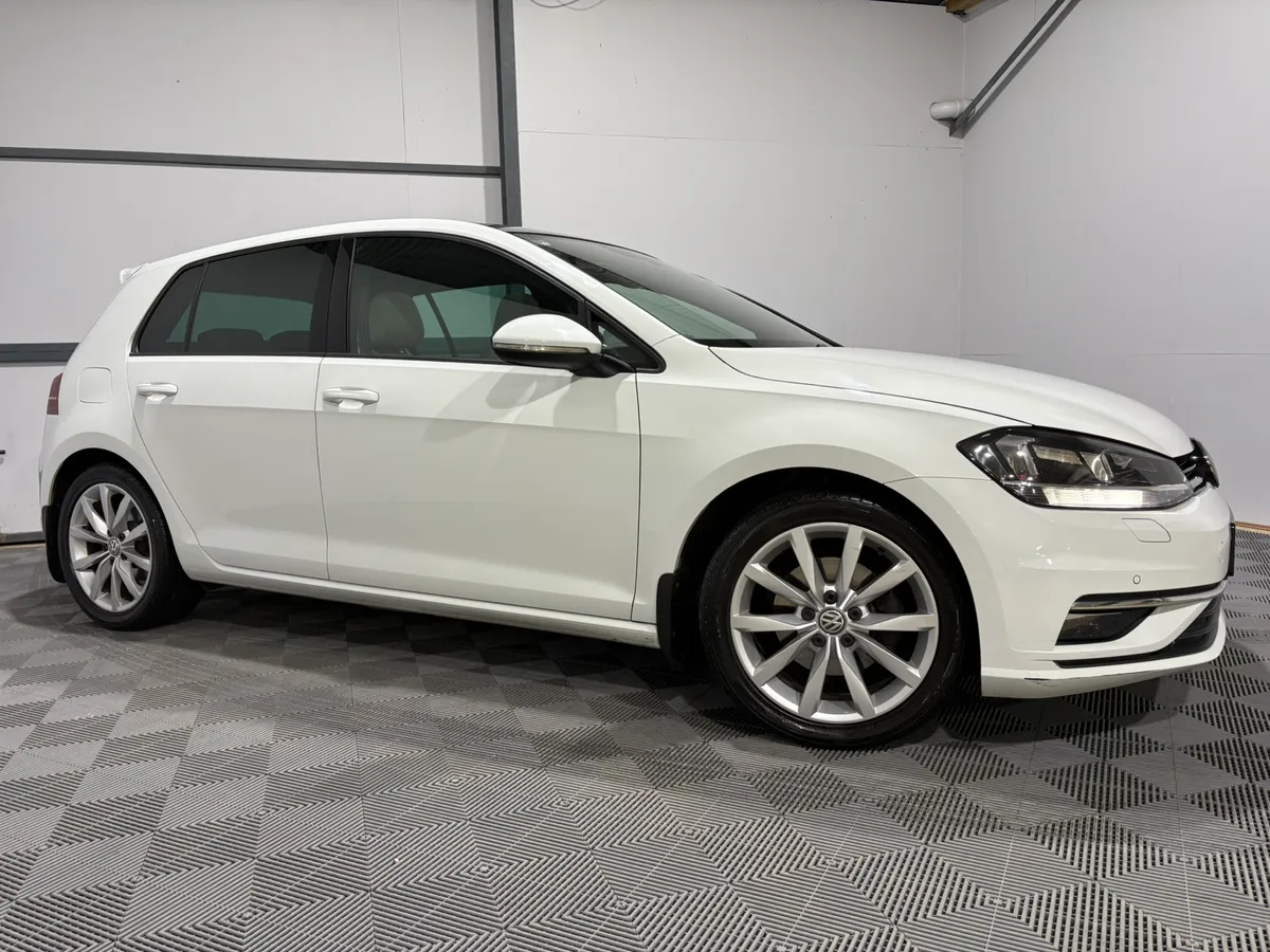 17 Volkswagen Golf Highline 2.0 TDi 150 Bhp - Image 3