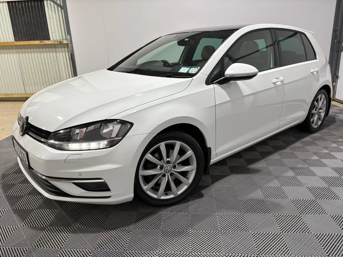 17 Volkswagen Golf Highline 2.0 TDi 150 Bhp - Image 4