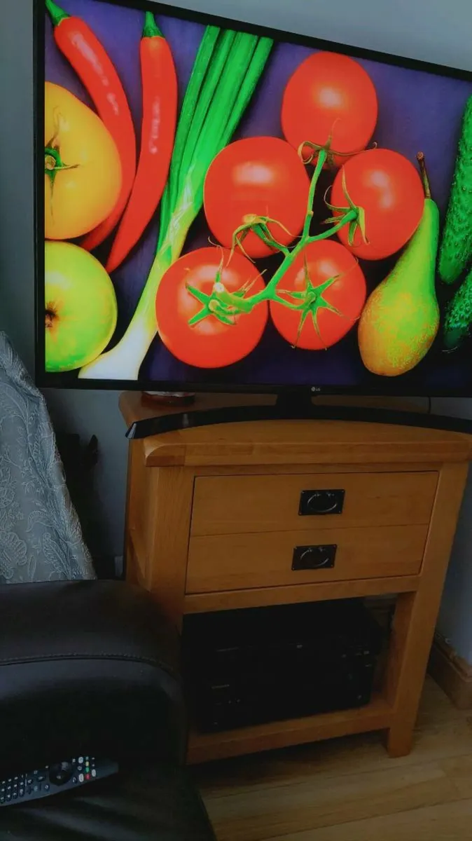 LG 50in Smart Tv - Image 2