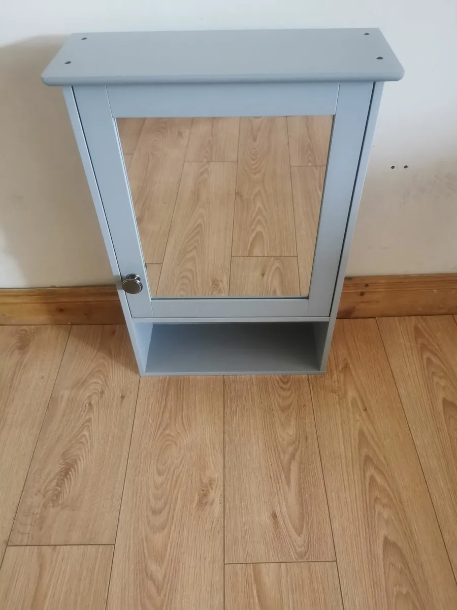 Quality Modern Expensive bathroom cabinet 3months - Image 1