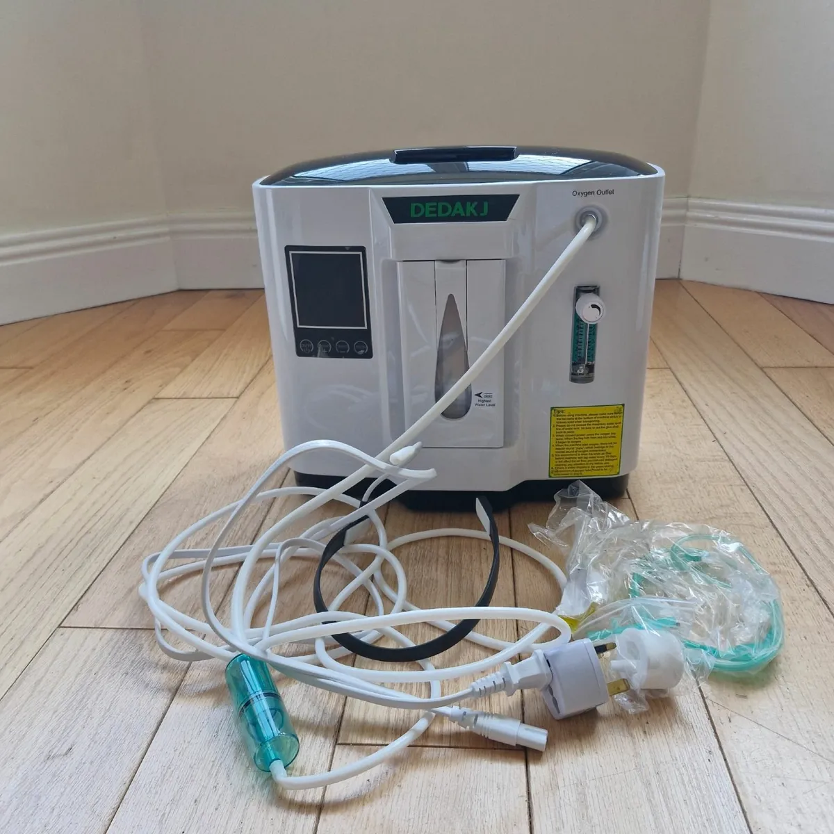 DEDAKJ Oxygen concentrator with power converter - Image 3