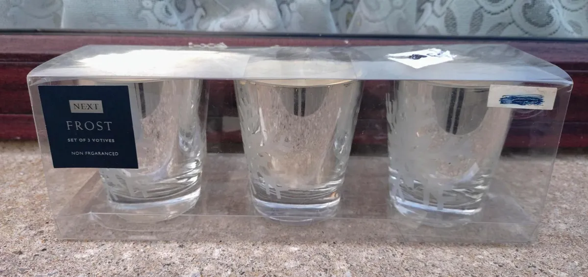 3 TEA LIGHT GLASS CANDLE HOLDERS. - Image 1