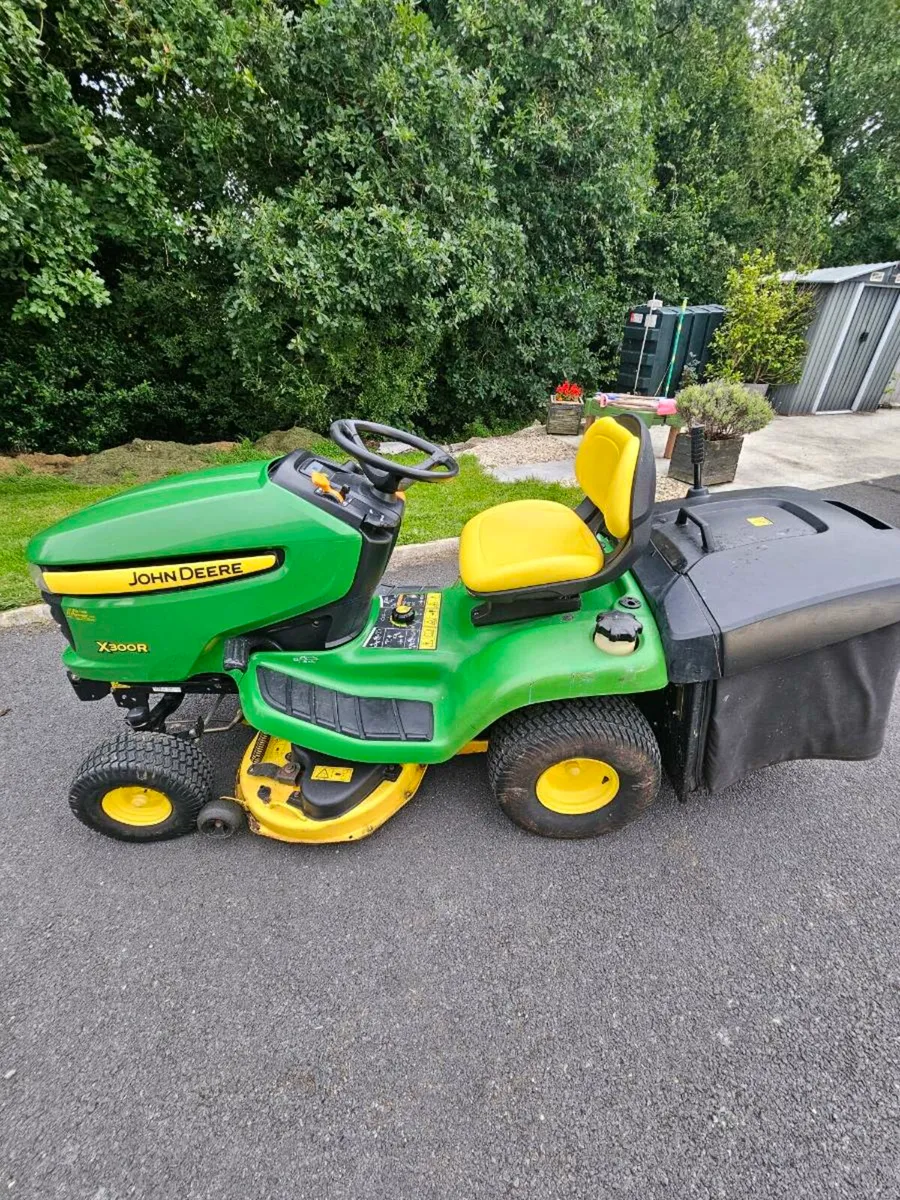 John Deere X300R ride on lawnmower - Image 1