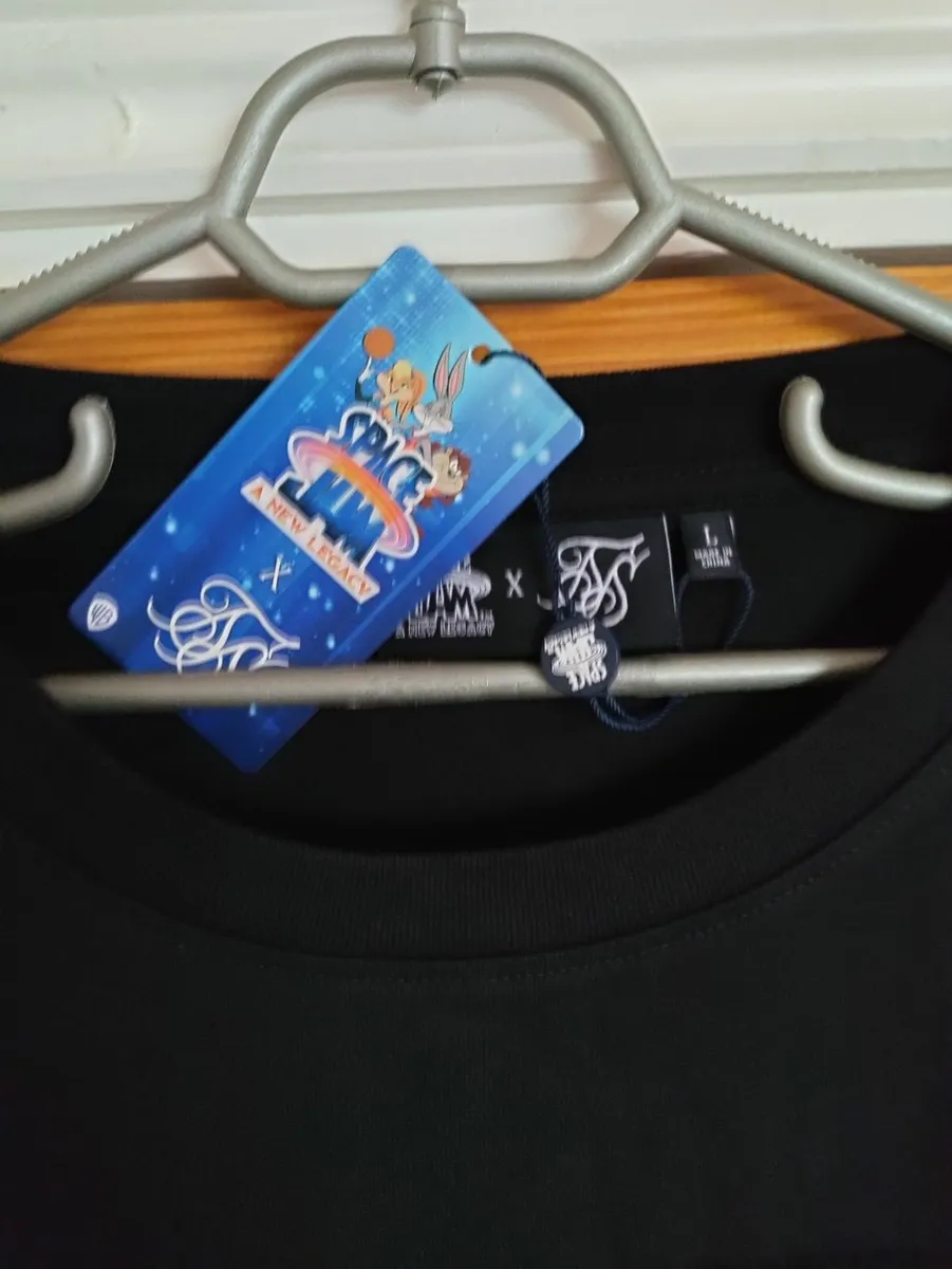 SikSilk Space Jam shirt L New - Image 4