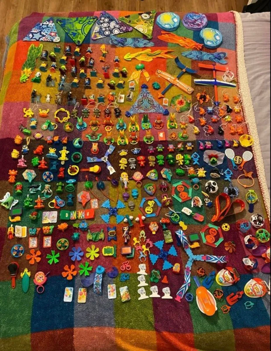 232 Kinder Surprise toys, Frozen, Minions, Marvel - Image 2