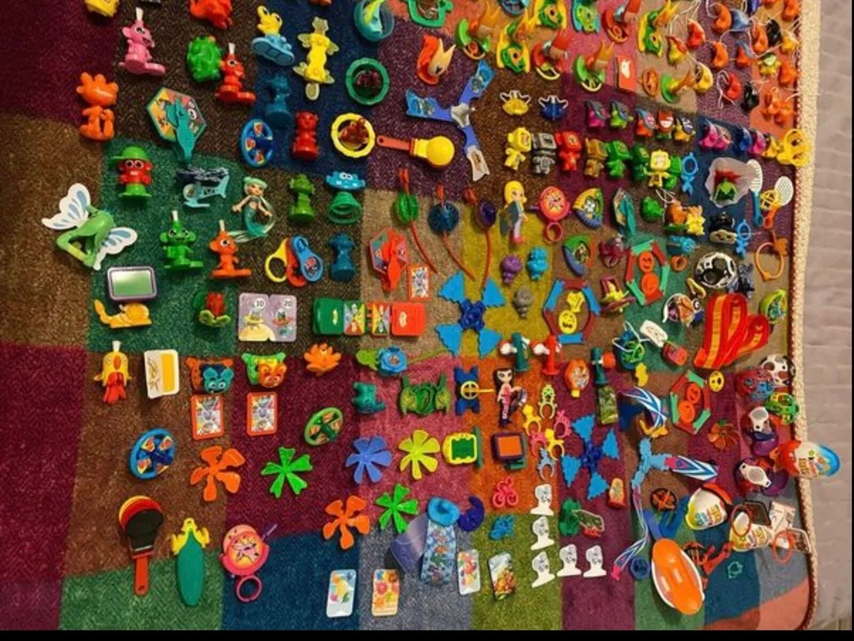 232 Kinder Surprise toys, Frozen, Minions, Marvel - Image 3