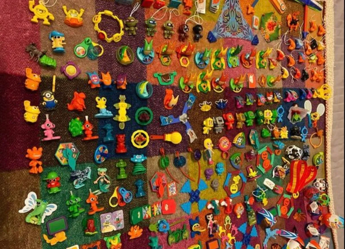 232 Kinder Surprise toys, Frozen, Minions, Marvel - Image 4