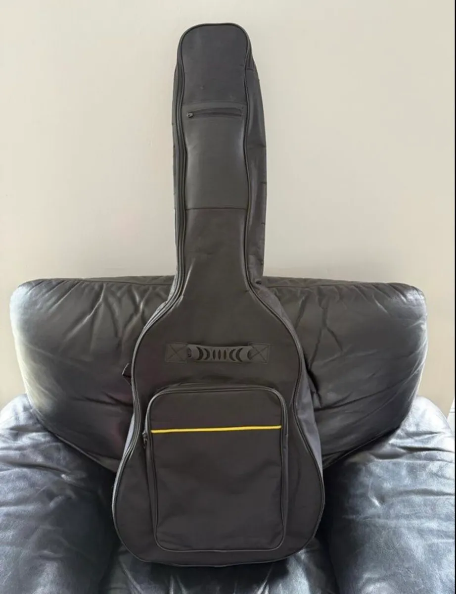 Guitar cover in very good condition - Image 1