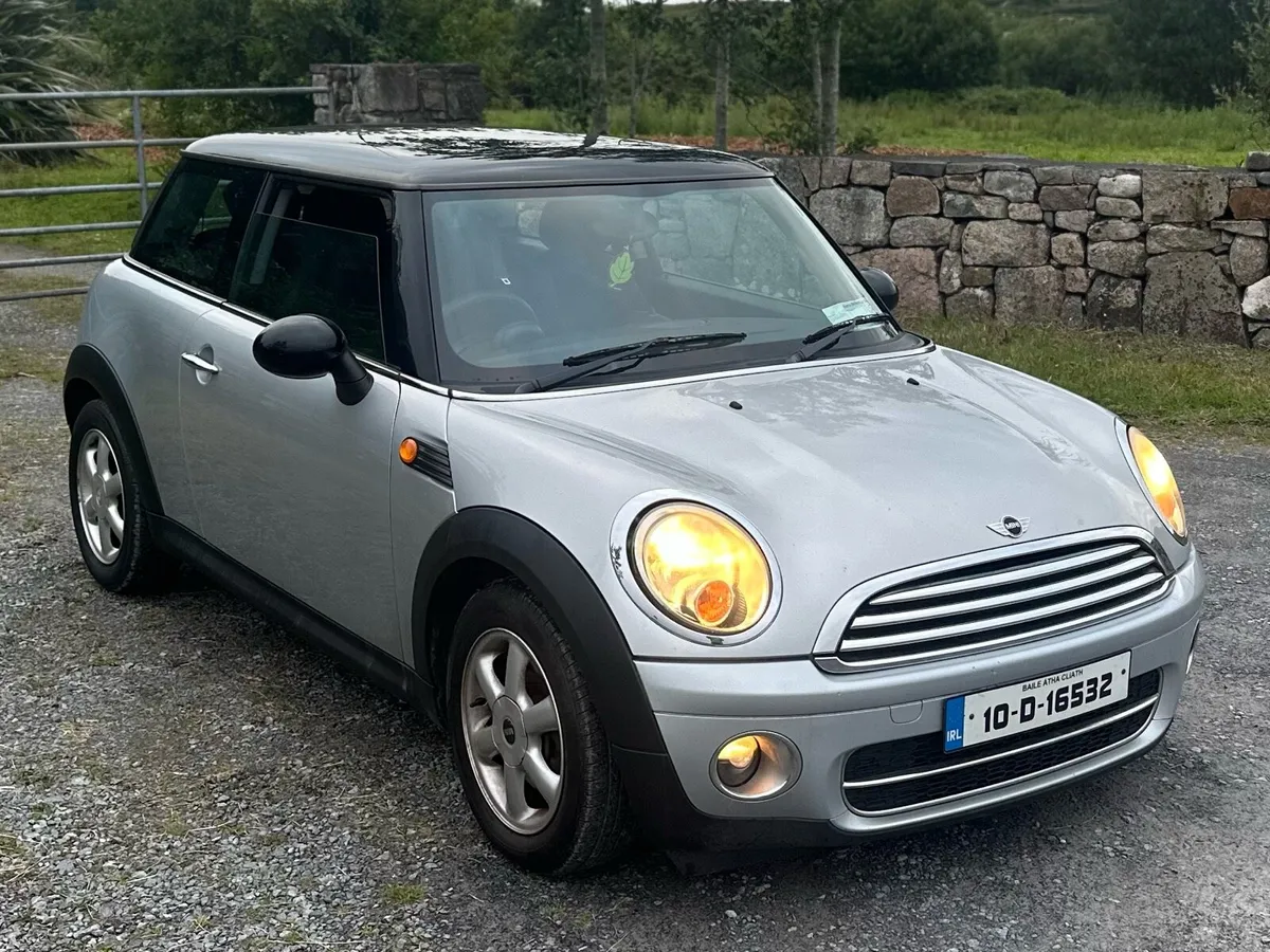 2010 Mini Cooper - Image 2