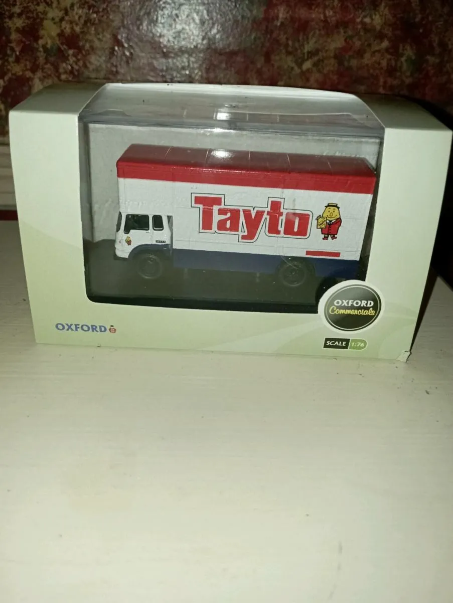 MR TOYTO CRISPS OXFORD DIECAST MODLE TK BOX TRUCK - Image 2