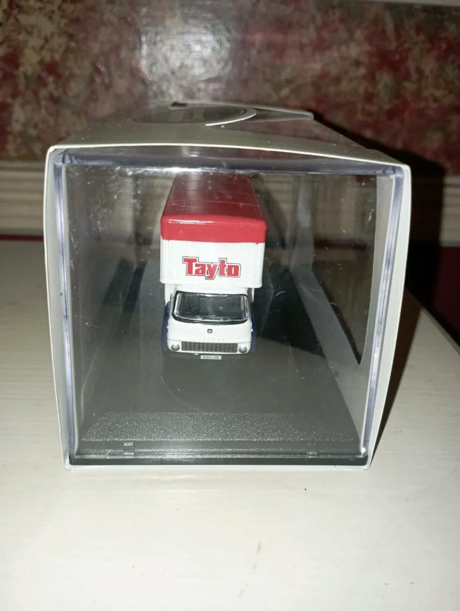 MR TOYTO CRISPS OXFORD DIECAST MODLE TK BOX TRUCK - Image 3