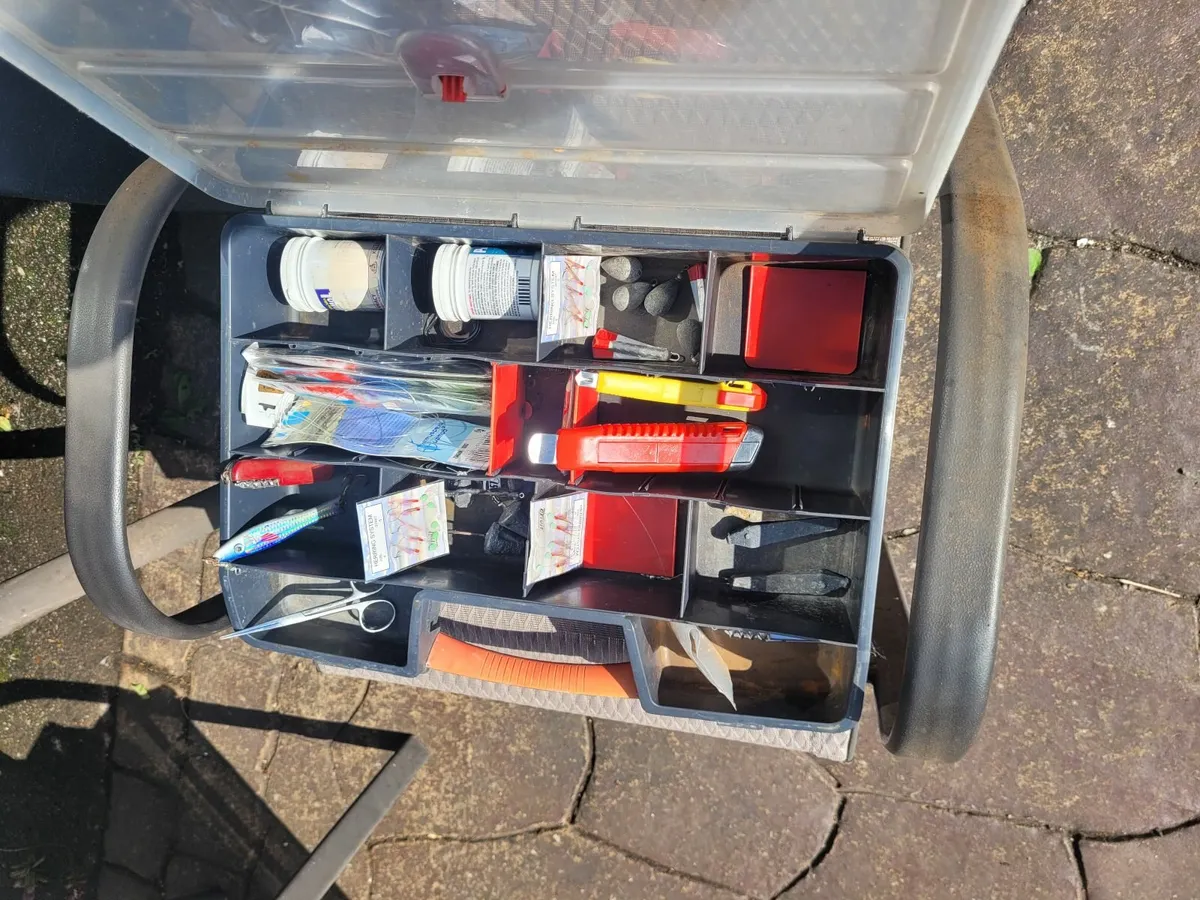Fishing rods 12 Reels 10 Lures 60 Life Jackets 3 - Image 4