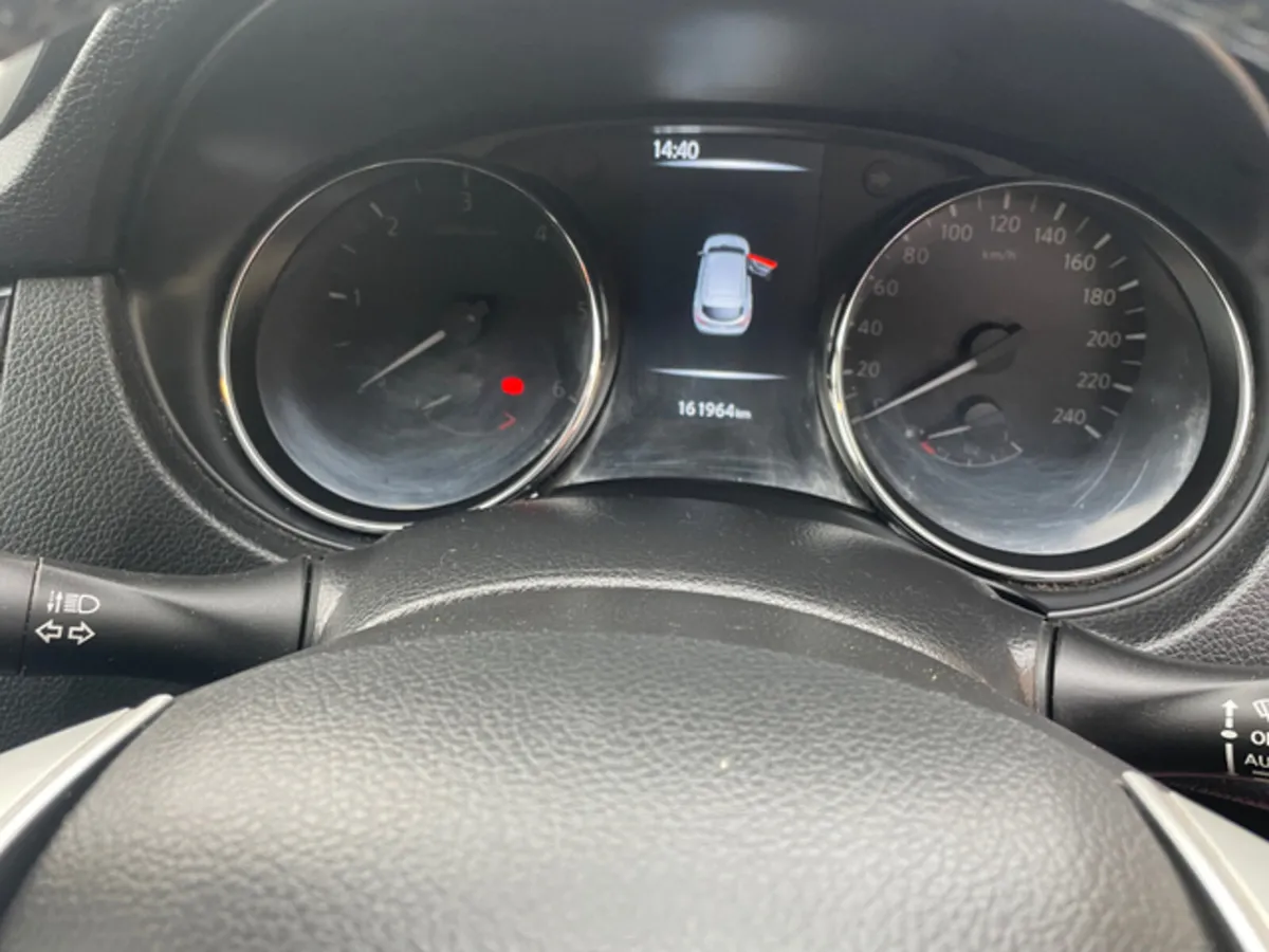 Nissan Qashqai 1.5 SV SAFETY PK E6 4DR - Image 3