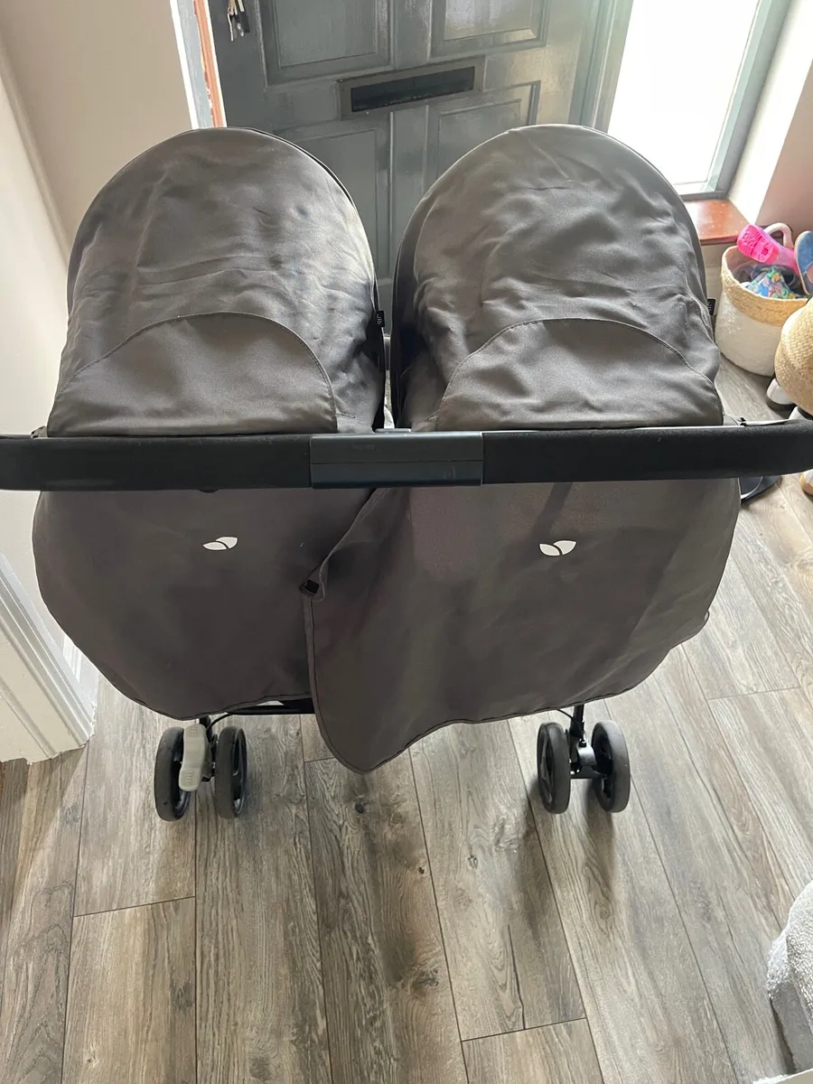 Joie twin stroller - Image 3