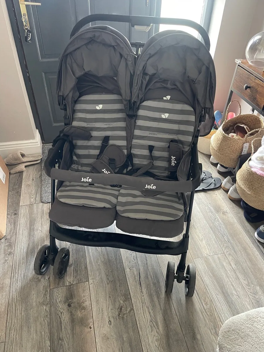 Joie twin stroller - Image 4