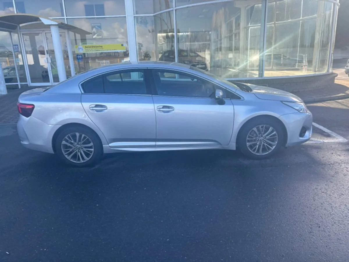 Toyota Avensis 2.0 D Luna 4DR - Image 1