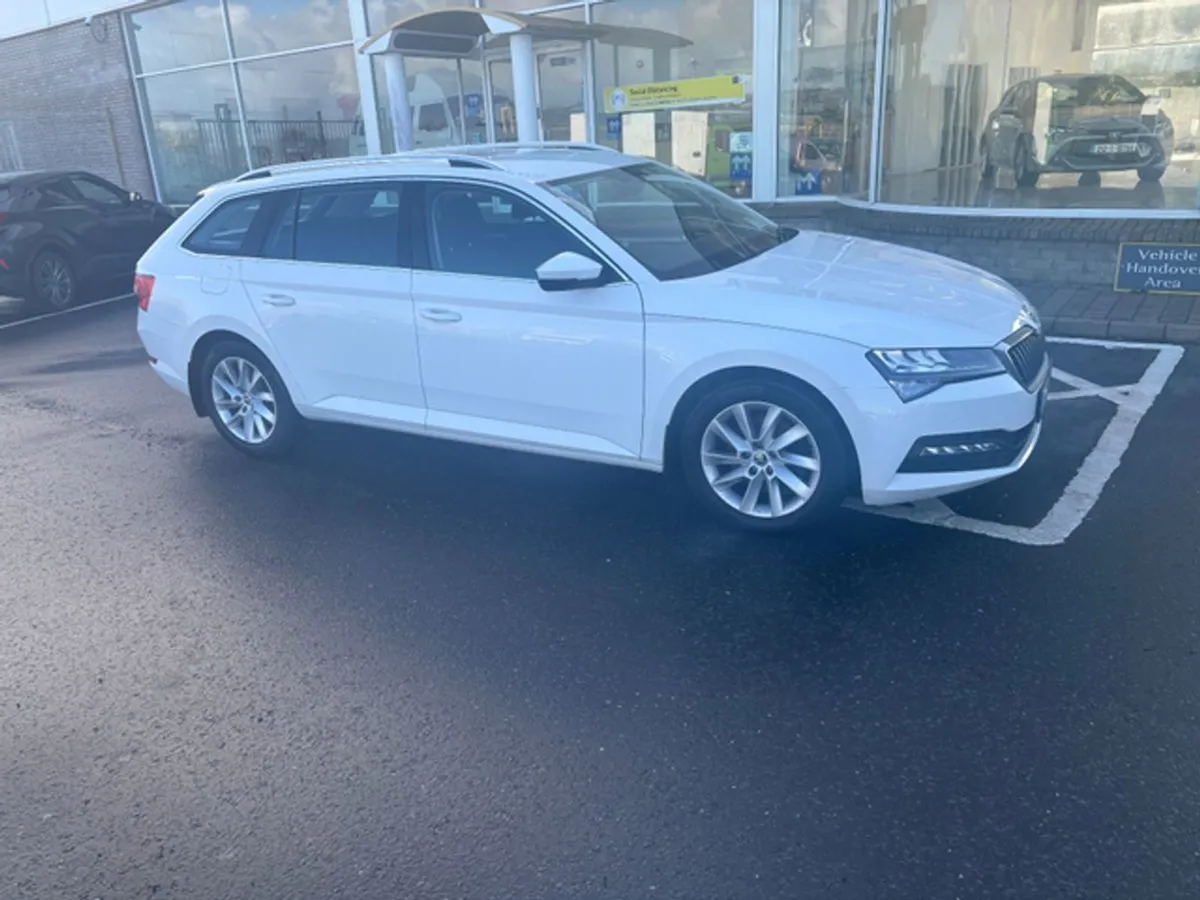 Skoda Superb C Ambition 2.0 TDI 122BHP DSG 4DR - Image 2