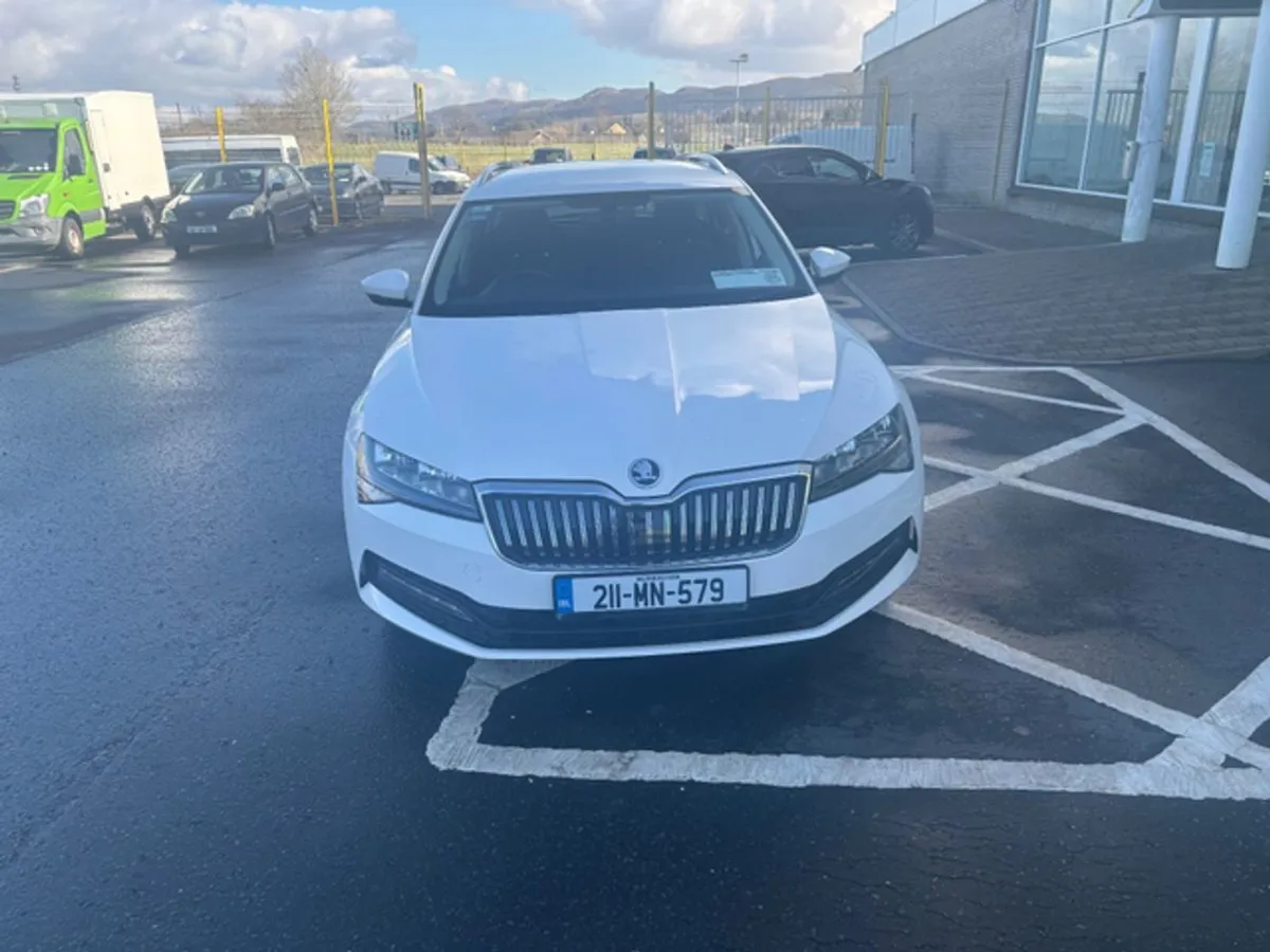 Skoda Superb C Ambition 2.0 TDI 122BHP DSG 4DR - Image 3