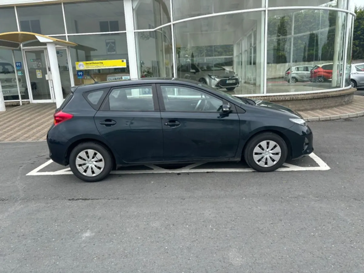 Toyota Auris 1.4 D-4d Active S/S 90bhp - Image 1