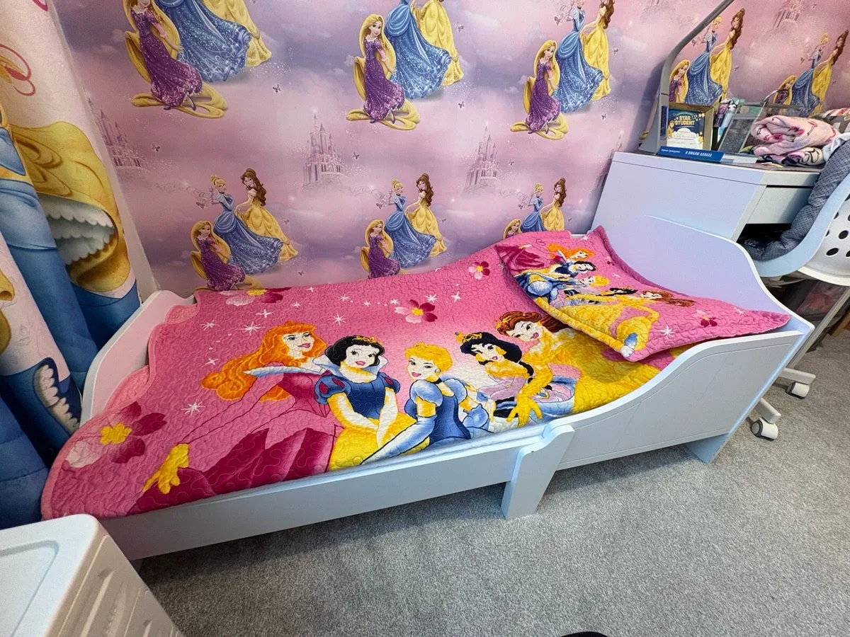 2 Toddlers bed with mattress - Image 3