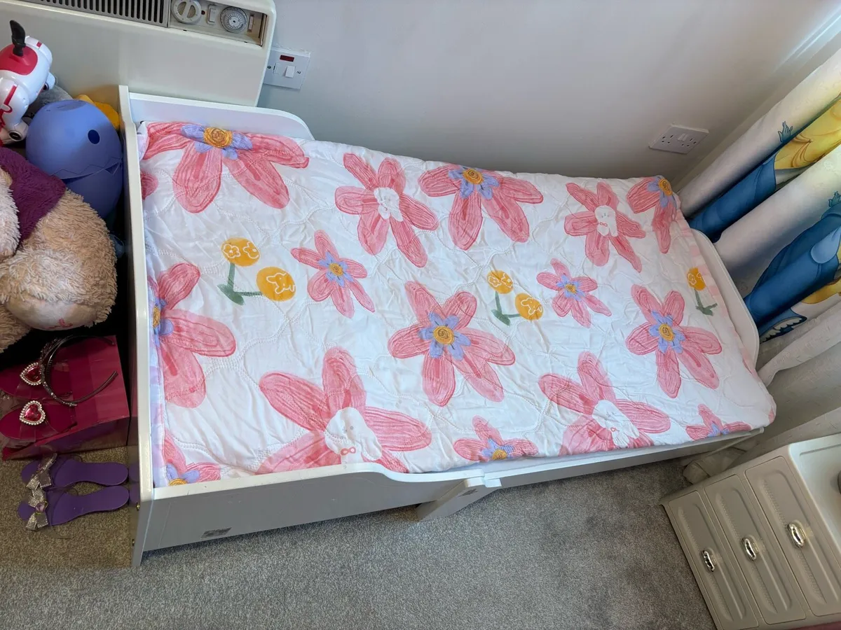 2 Toddlers bed with mattress - Image 4