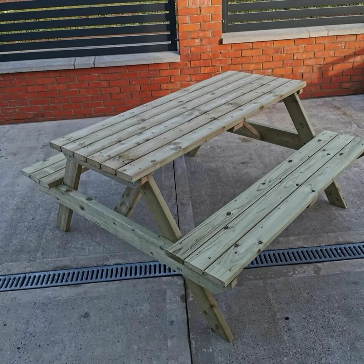 Garden furniture /picnic bench - Image 1