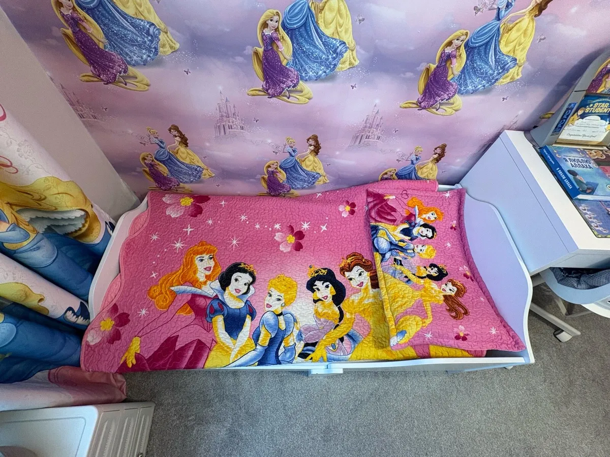 Two Kids bed with mattress - Image 3